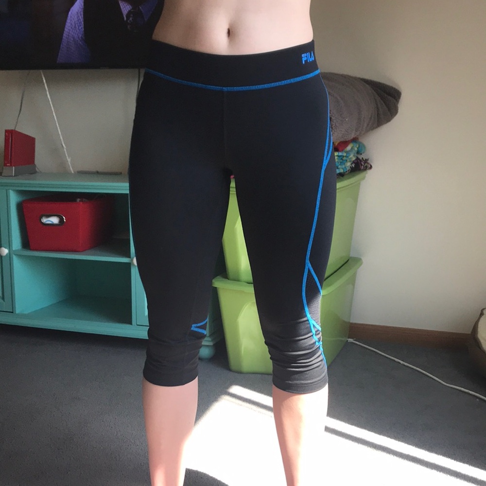 Black capri-length leggings